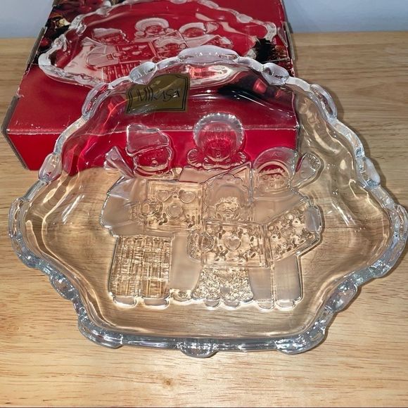 Mikasa Carolers Christmas Candy/Cookie Dish - Picture 2 of 8